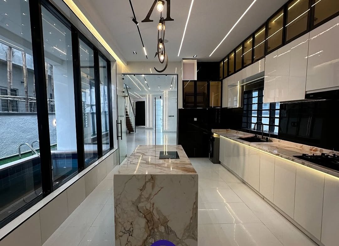 ▪️HOUSE TYPE_ Contemporary 5 bedroom Fully duplex with Swimming pool BQ‼️__📍LOCATION_ Ajah_ Lekki Lagos.__▪️PRICE_ N285 Million Naira‼_3