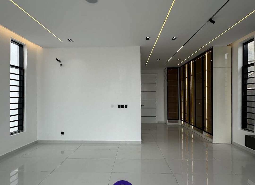▪️HOUSE TYPE_ Contemporary 5 bedroom Fully duplex with Swimming pool BQ‼️__📍LOCATION_ Ajah_ Lekki Lagos.__▪️PRICE_ N285 Million Naira‼_5