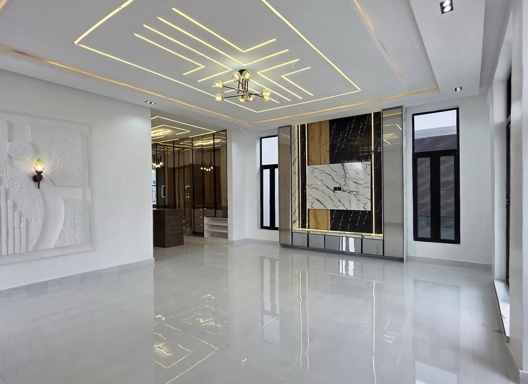 STILL SELLING‼️__HOUSE TYPE_ Contemporary 5 bedroom Fully duplex with Swimming pool BQ‼️__📍LOCATION_ Ajah_ Lekki Lagos.__▪️PRICE_ N300 Mil_6