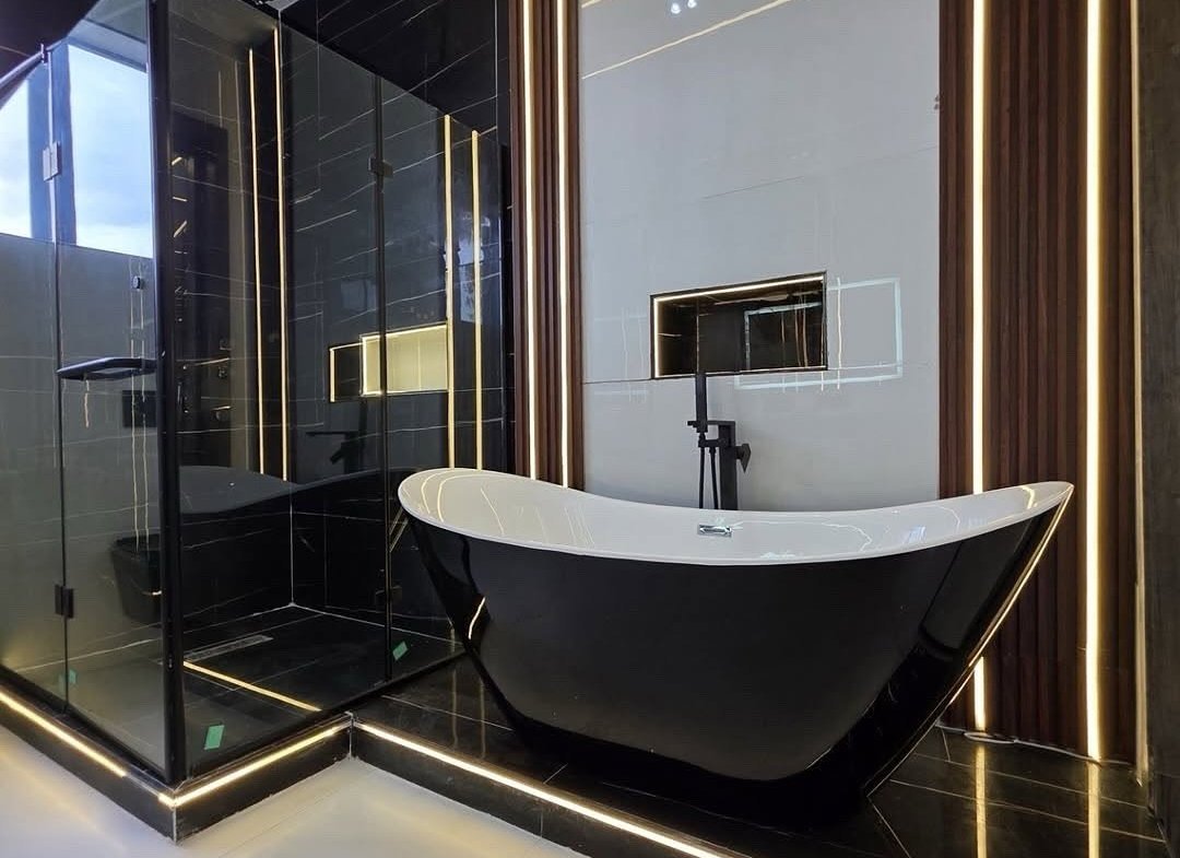 STILL SELLING‼️__HOUSE TYPE_ Contemporary 5 bedroom Fully duplex with Swimming pool BQ‼️__📍LOCATION_ Ajah_ Lekki Lagos.__▪️PRICE_ N300 Mil_9