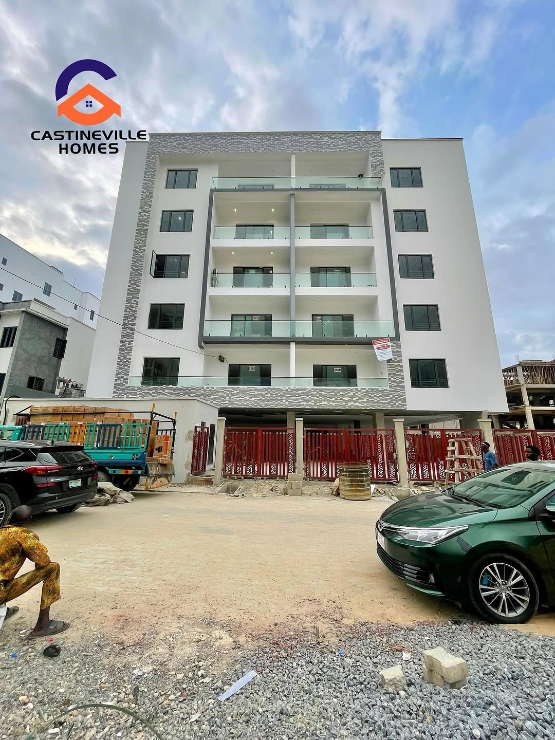 SPACIOUS 2 BEDROOM APARTMENTS FOR SALE WITH BQ 🏠🏠__(AREA IS PERFECT FOR SHORTLET ‼️‼️__Price_ 280Million‼️__Location _ LEKKI PHASE 1‼(JP