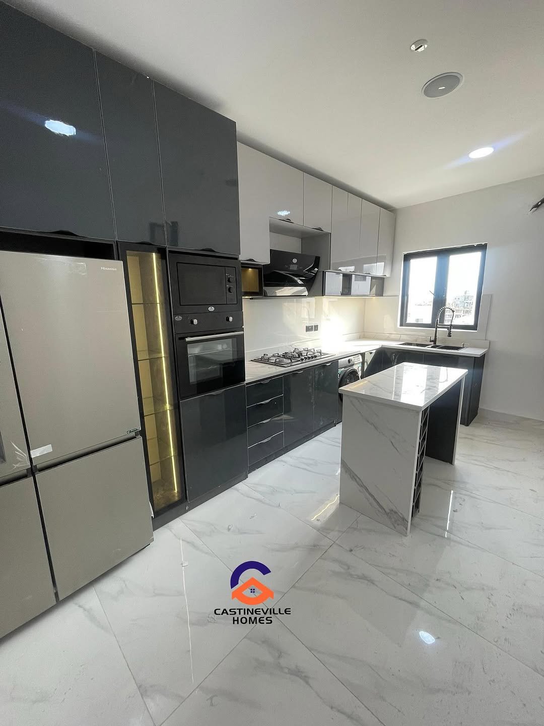 SPACIOUS 2 BEDROOM APARTMENTS FOR SALE WITH BQ 🏠🏠__(AREA IS PERFECT FOR SHORTLET ‼️‼️__Price_ 280Million‼️__Location _ LEKKI PHASE 1‼(_4