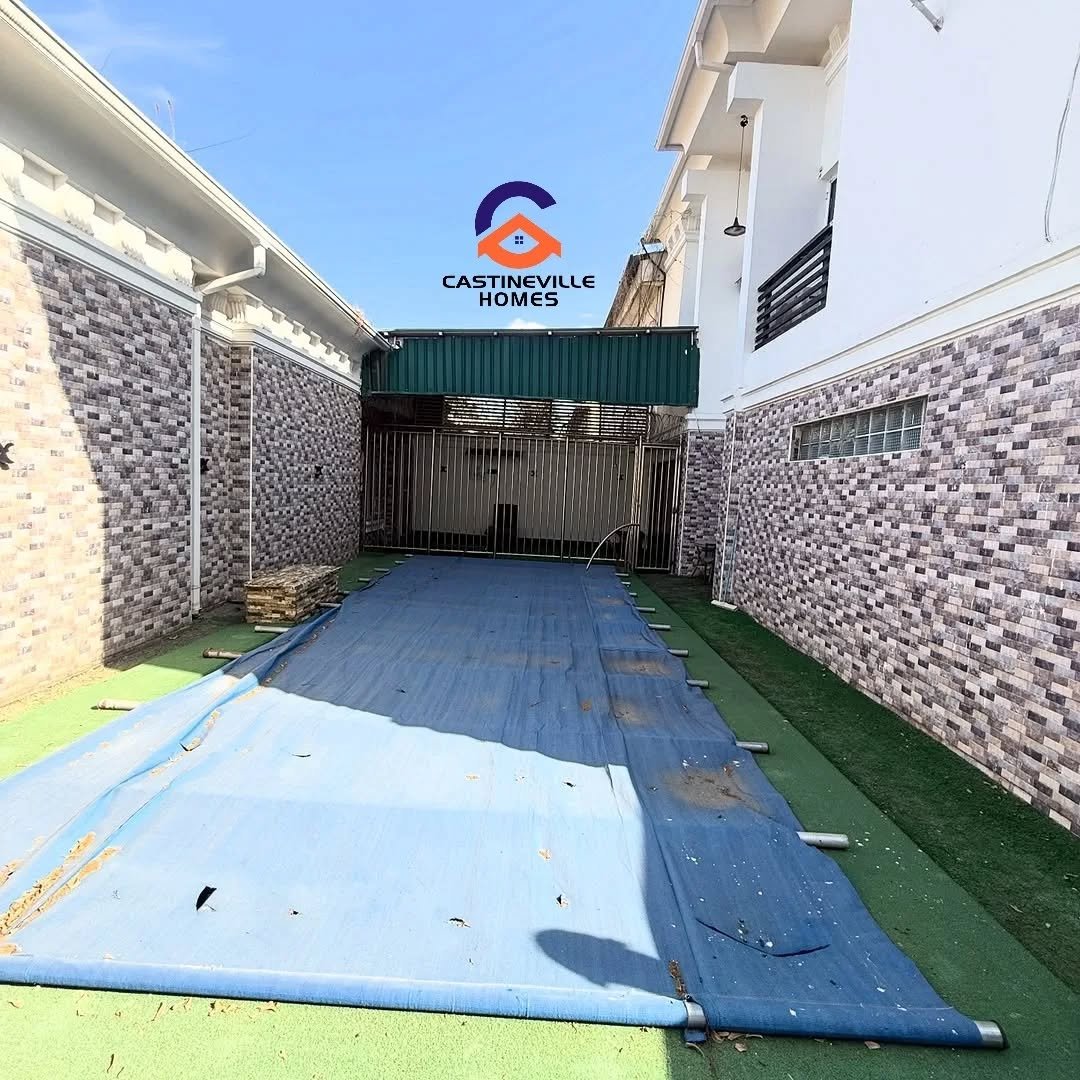 New listing __Fully gated 5bedrooms semi detached duplex 2room boys quarters available for sale __Location_📍Maitama – Abuja ( Inside an estate )__Price_3