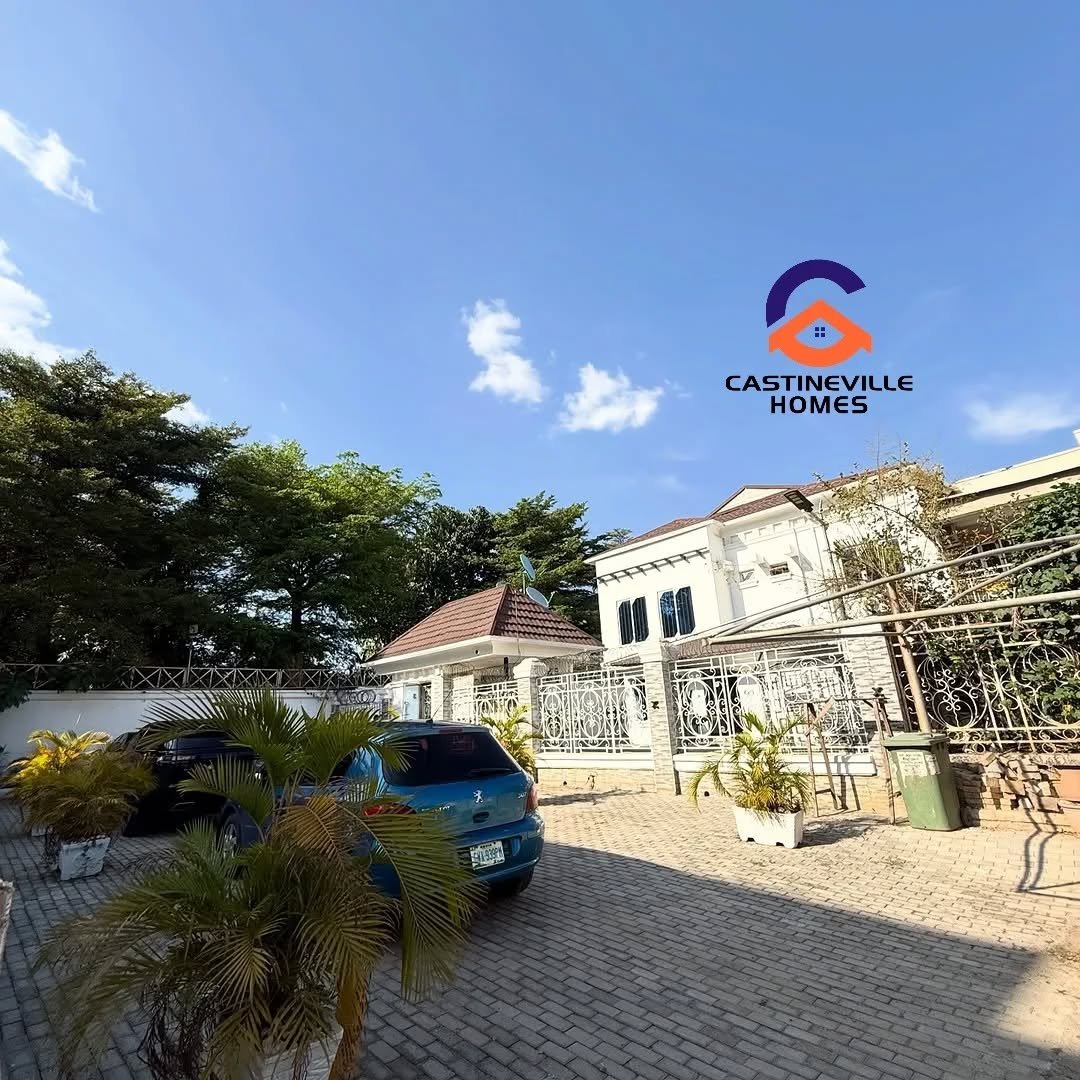 New listing __Fully gated 5bedrooms semi detached duplex 2room boys quarters available for sale __Location_📍Maitama – Abuja ( Inside an estate )__Price_8